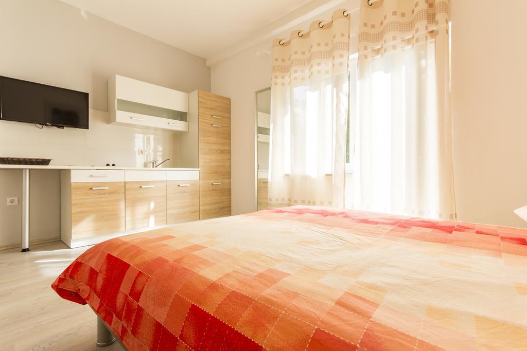 Rooms Vilena Medulin Exterior photo