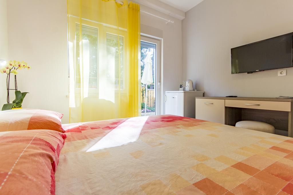 Rooms Vilena Medulin Exterior photo